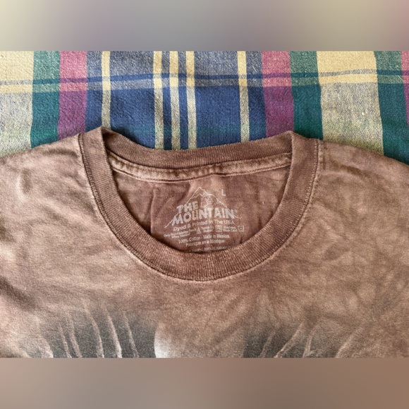 The Mountain Graphic Wolf/Tree Tee - Picture 6 of 9